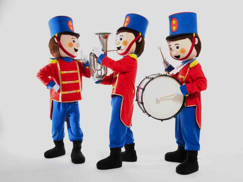 trois petits soldats, soldats, jouets, animation déambulatoire enfants, déambulation enfants, soldats musiciens