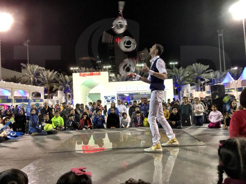 animation tennis, animation du village, doha, qatar, jongleur de tennis, jonglage de tennis, artiste tennis, raquettes de tennis