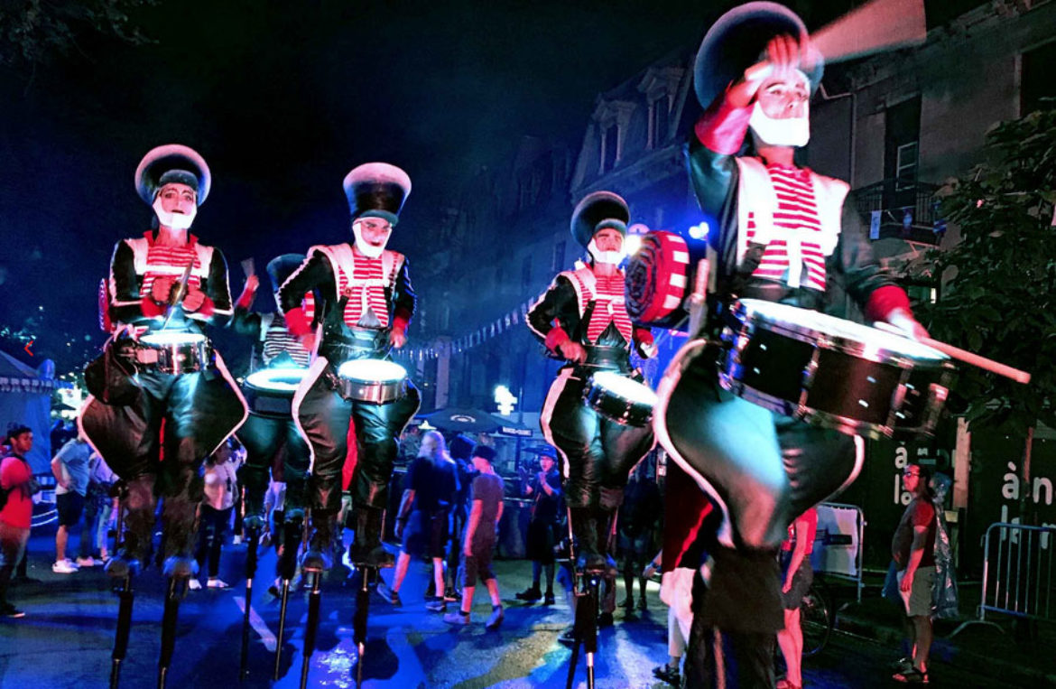 soldats, tambours, échasses, echasses, tambours lumineux, led, lumière, percusion, percusionnistes