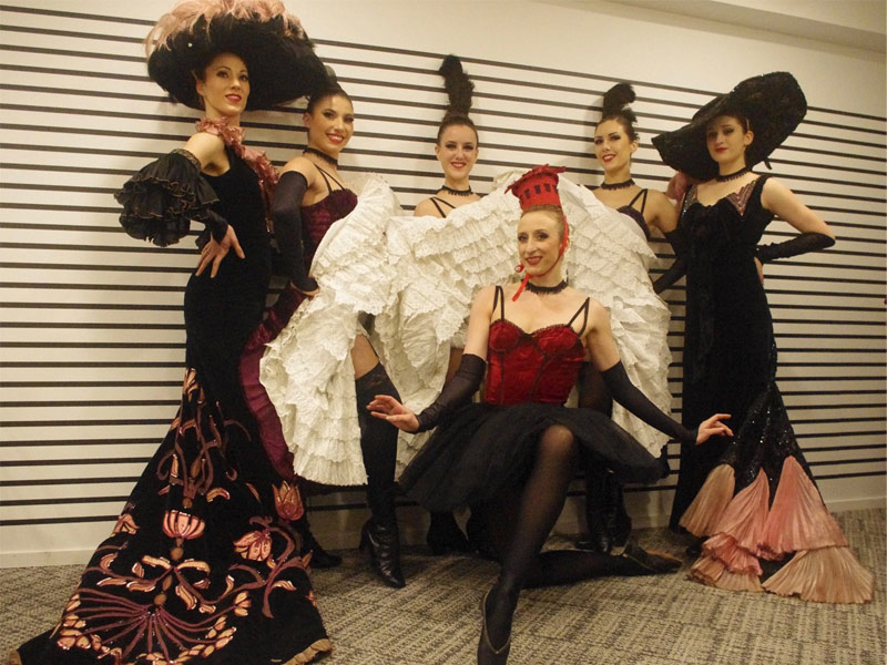 danseuses de cancan, danseuses de paris, cancan de paris, danseuses originales, paris, france, danseuses françaises