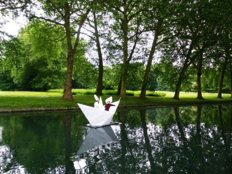 Bateau, bateau origami, spectacle d'origami, salon nautique, agir sur l'eau, spectacle sur l'eau, acte de bateau, bateau flottant, bateau poème