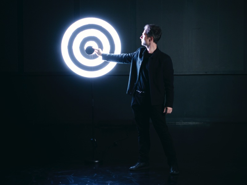 Magie digitale, magie, magie technologique, show technologique, reveal produit, reveal logo, reveal produit magie, reveal produit digital, reveal logo digital