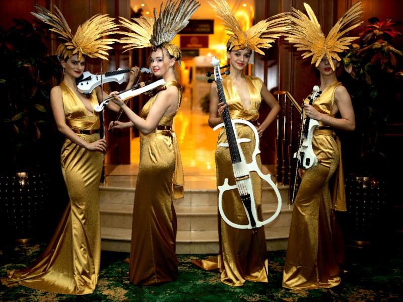 quartet violonistes paris, Pavillon Bercy, Bercy evenement, artiste violonistes paris, evenement corporate paris, costumes originaux fleurs, violonistes originales paris