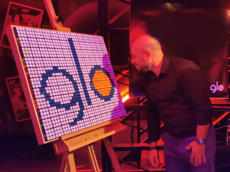 artiste aux rubiks, cubes, rubikscube, rubikscubes, evenement suisse, evenement Lausanne