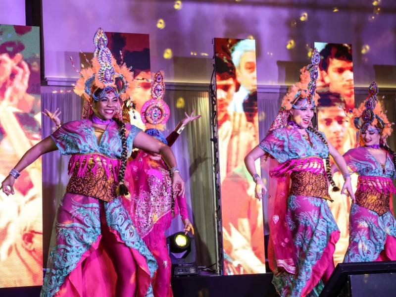 Événement Fairmont Monaco, événement à Monaco, Monaco Monte Carlo, Monte Carlo, artiste à Monaco, danseurs à Monaco, groupe de danseurs à Monaco, danse orientale, danseurs orientaux, danseurs africains, danseurs afro, thème "Autour du Monde", vie nocturne à Monaco, performance de danse africaine, spectacle de danse orientale, soirée du personnel du Fairmont, agence de divertissement à Monaco,