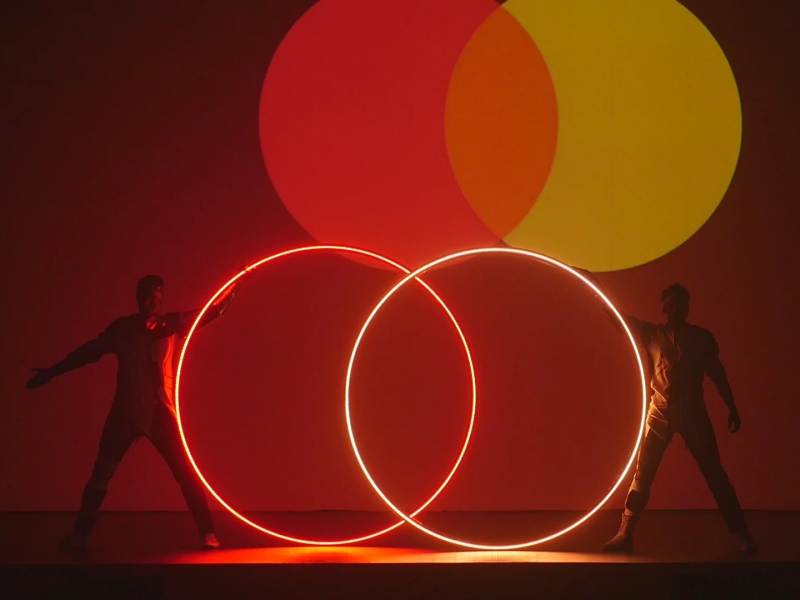 Roue Cyr à LED, artistes roue Cyr, numéros personnalisés, effets visuels, spectacle hypnotisant, divertissement événementiel, chorégraphie créative, couleurs vibrantes, mouvements synchronisés, expérience inoubliable, roue Cyr LED, numéro roue Cyr LED, spectacle roue Cyr LED, numéro roue Cyr, spectacle roue Cyr, duo roue Cyr LED, duo roue Cyr, duo roue Cyr, artistes roue, roue Cyr événement