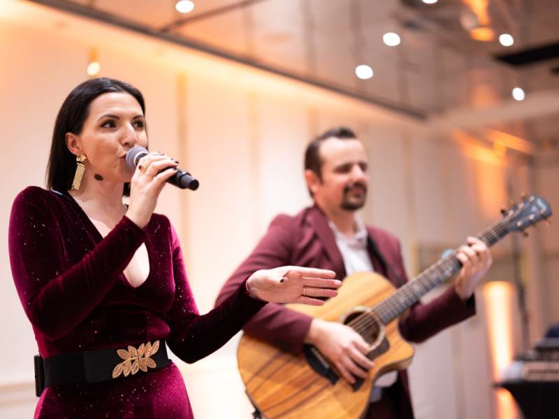 Divertissement d'événements d'entreprise, Duo musique, Événements à Monaco, spectacle à Monaco, Musiciens en duo à Monaco, Spectacle à Monte Carlo, Événement à Monte Carlo, Musique en duo à Monte Carlo, Performance pop acoustique, Divertissement lors d'événements à Monaco, Performance au Fairmont Monaco, monaco musiciens, monaco duo, Divertissement pour cérémonie de remise des prix, Divertissement pour l'heure du cocktail, Duo chanteuse guitariste, Musiciens pour événements d'entreprise