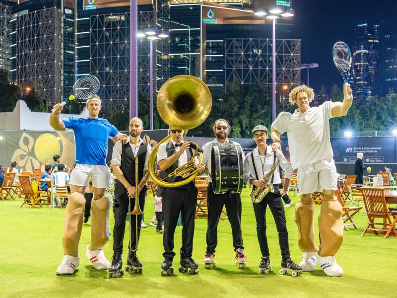 Qatar Total Energies Open, Open 2024, Tennis Open 2024, Événement Total Energies Open, Orchestre de musique, Rollers musique, Orchestre de rollers, Événement Qatar, Spectacle Qatar, Artistes de l'événement Doha, Événement WTA, Zone familiale des fans.