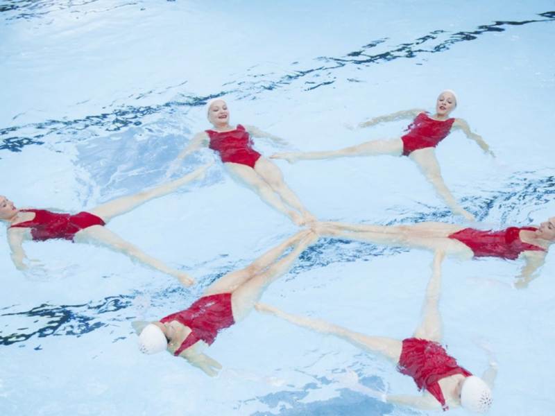 Nageurs synchronisés, natation synchronisée, nageuses synchronisées, divertissement événementiel, Piscine Molitor, événements à Paris, thème vintage, chorégraphie rétro, danseurs dans l'eau, nageurs synchronisés à Paris, danseur aquatique à Paris, artistes aquatiques à Paris, nageuses synchronisés à Paris, spectacle de natation à Paris, ballet aquatique à Paris, spectacle aquatique à Paris, ballet aquatique, spectacle aquatique