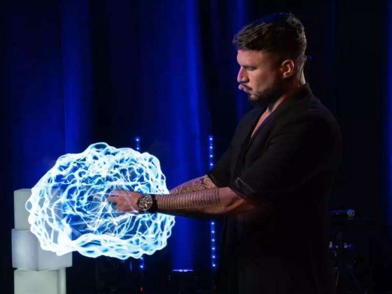 Holo show, hologramme spectacle, hologramme évènement, magie hologramme, magie technologique, mentalisme technologique, mentalisme spectacle, mentalisme artiste, mentaliste, mentaliste technologie, mentaliste évenement, magie mentale, hologramme live, artiste hologramme