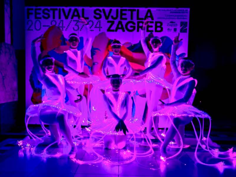 Ballerines LED, Festival des Lumières, Zagreb, événement en plein air, spectacles lumineux, spectacle LED, ballerines LED Croatie, ballerines LED Zagreb, artistes Croatie, artistes Zagreb, spectacle Zagreb, événement Zagreb, artistes Croatie, événement Croatie