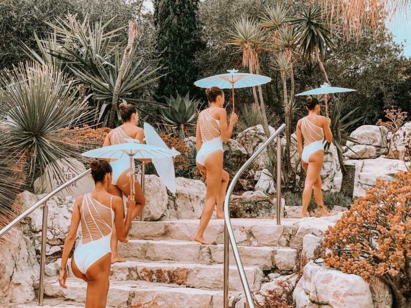 nageuses synchronisées mariage, nageuses synchronisées Côte d’Azur, nageuses synchronisées alpes maritimes, performance nage synchronisée mariage, mariage Domaine Rocabella, animation mariage sud de la France, spectacle mariage piscine, artistes nage synchronisée, mariage à Le Pradet, thème mariage rouge et blanc, performance mariage piscine, animation mariage originale
