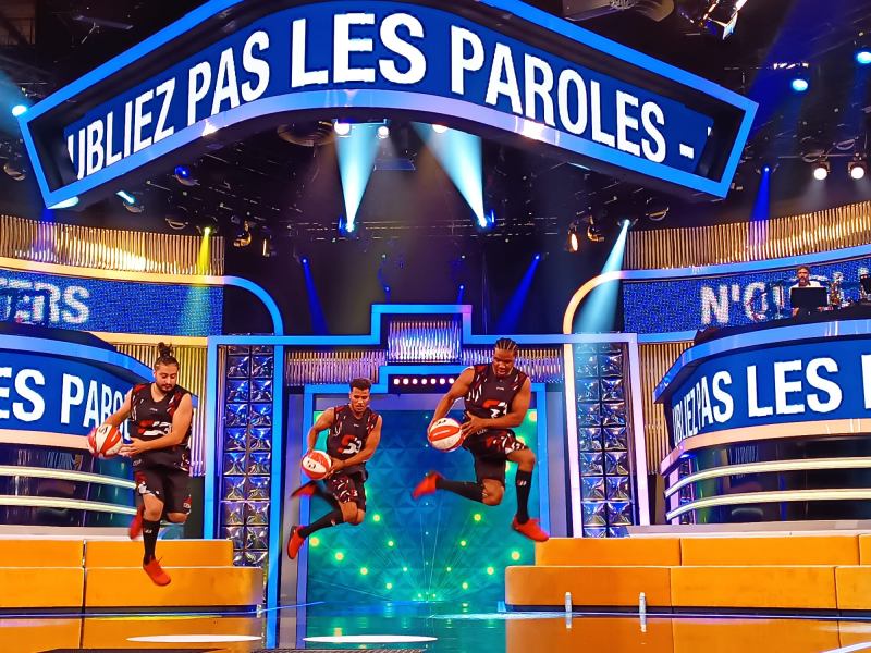 N’oubliez pas les paroles, France 2 émission artistes, acrobates basket France, jingles émission télé, agence talents France, Talents & Productions, acrobates basket divertissement, artistes télé française, équipe acrobatique basket, divertissement télé France