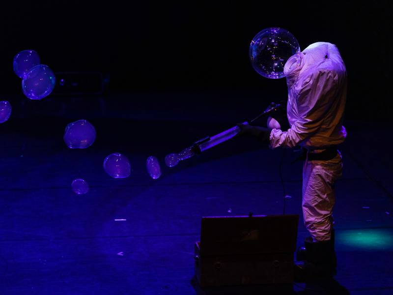 La Celle Saint Cloud, Event La Celle Saint Cloud, Show La Celle Saint Cloud, Street Circus Art, Underwater Theme Acts, Underwater Event, Family Events, Winter Festival, Soap Bubbles, Live Performance