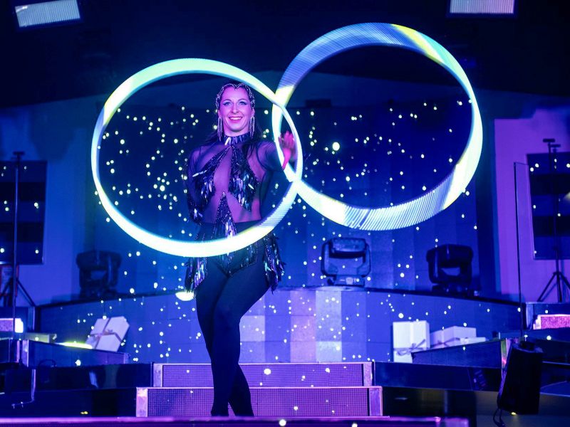 Aquarium de Paris, hula hoop LED Paris, spectacle de hula hoop LED, numéro de hula hoop LED, artistes événement parisien, spectacle magique, spectacle LED Paris, artistes Paris, danse lumineuse Paris, hula hoop lumineux, hula hoop LED Paris, artistes événement corporate.